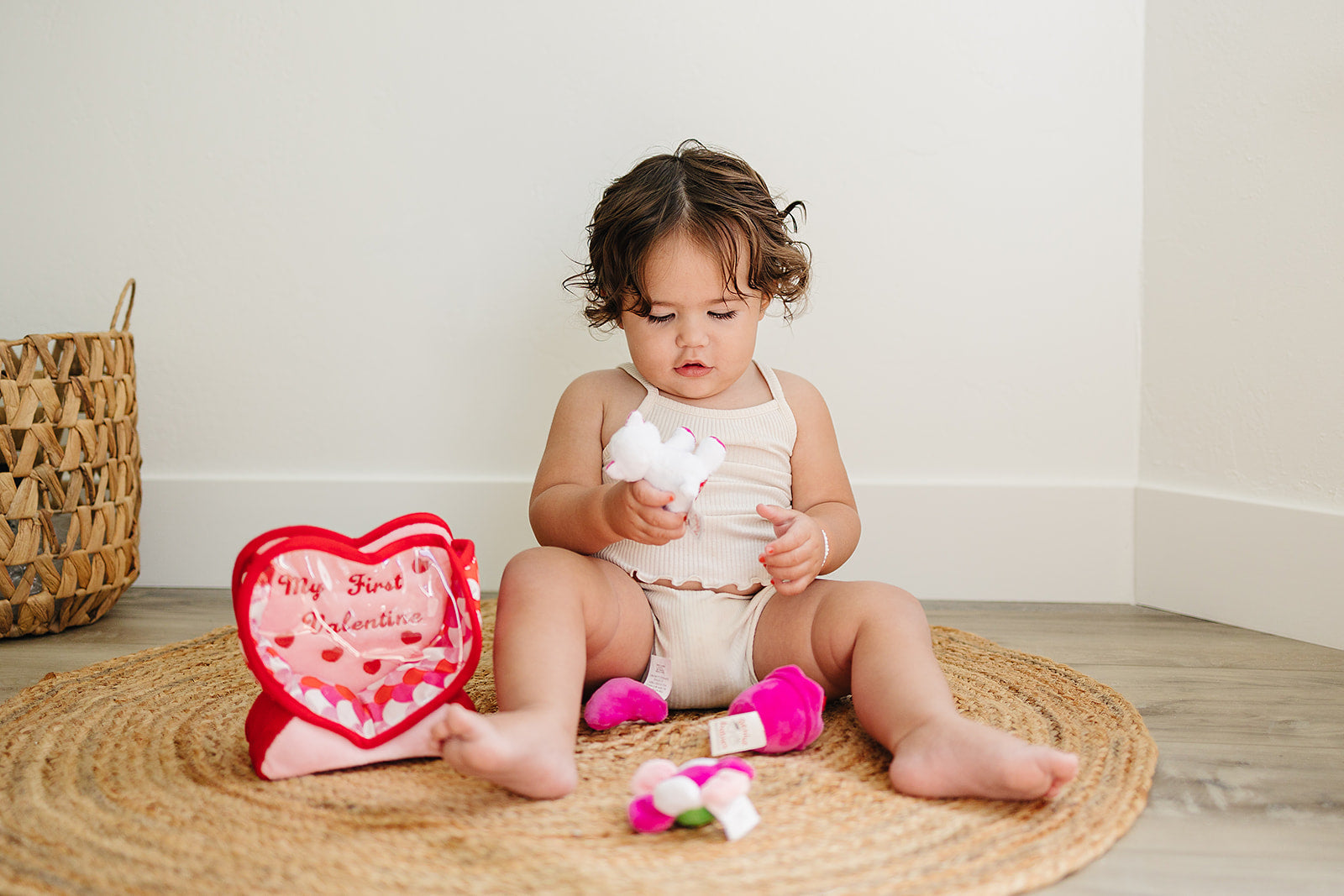 Valentine's Day Plush Fill & Spill Playset & Keepsake Gift  with 4 ct Mini Sensory Toys (Cat, Heart, Flower, Cupcake)